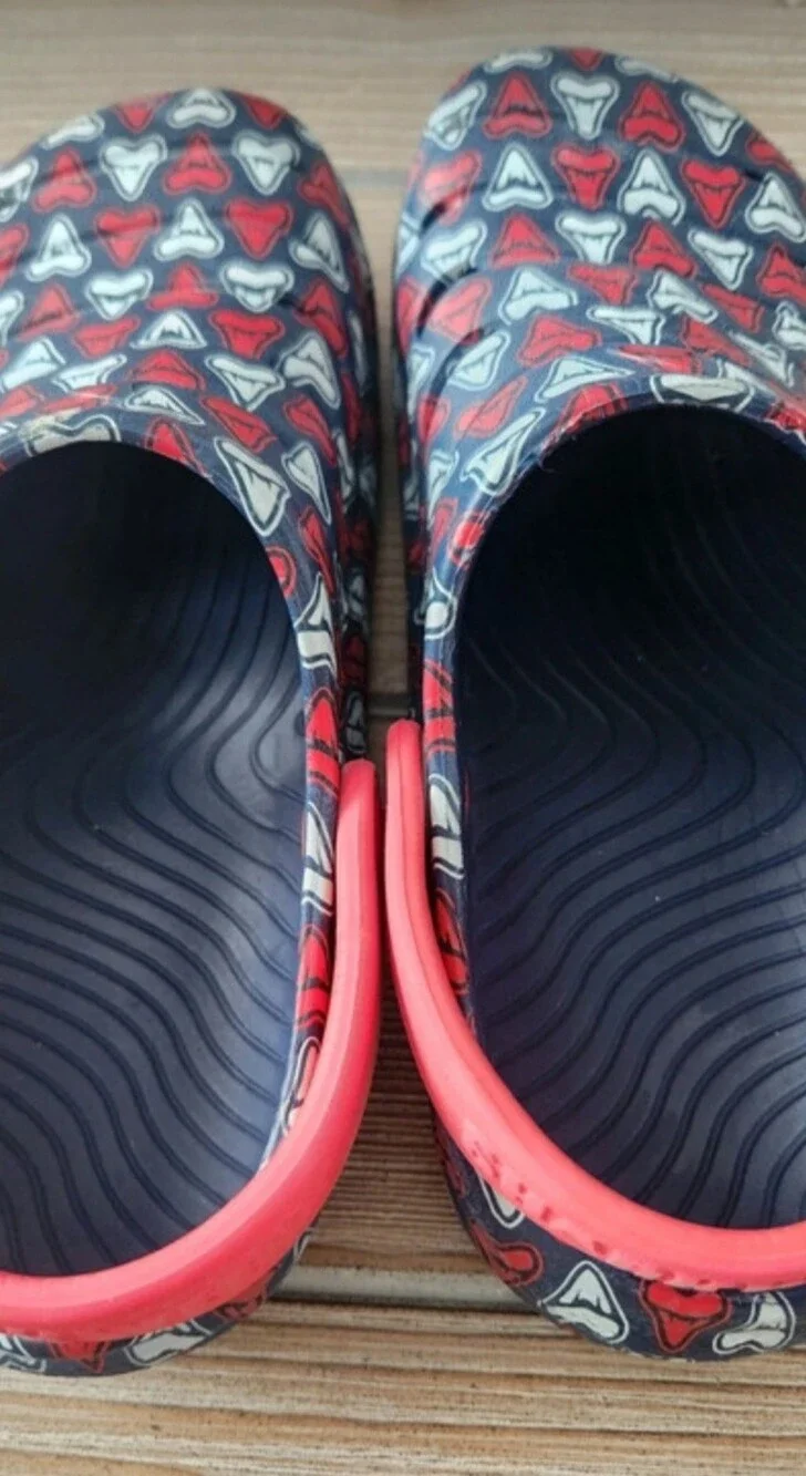 Kids Slip-On Clog Shoes in Navy, Red & White Shark Week Theme Size Kids 13